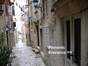 Entrance to Pomenic Rooms and Apartments